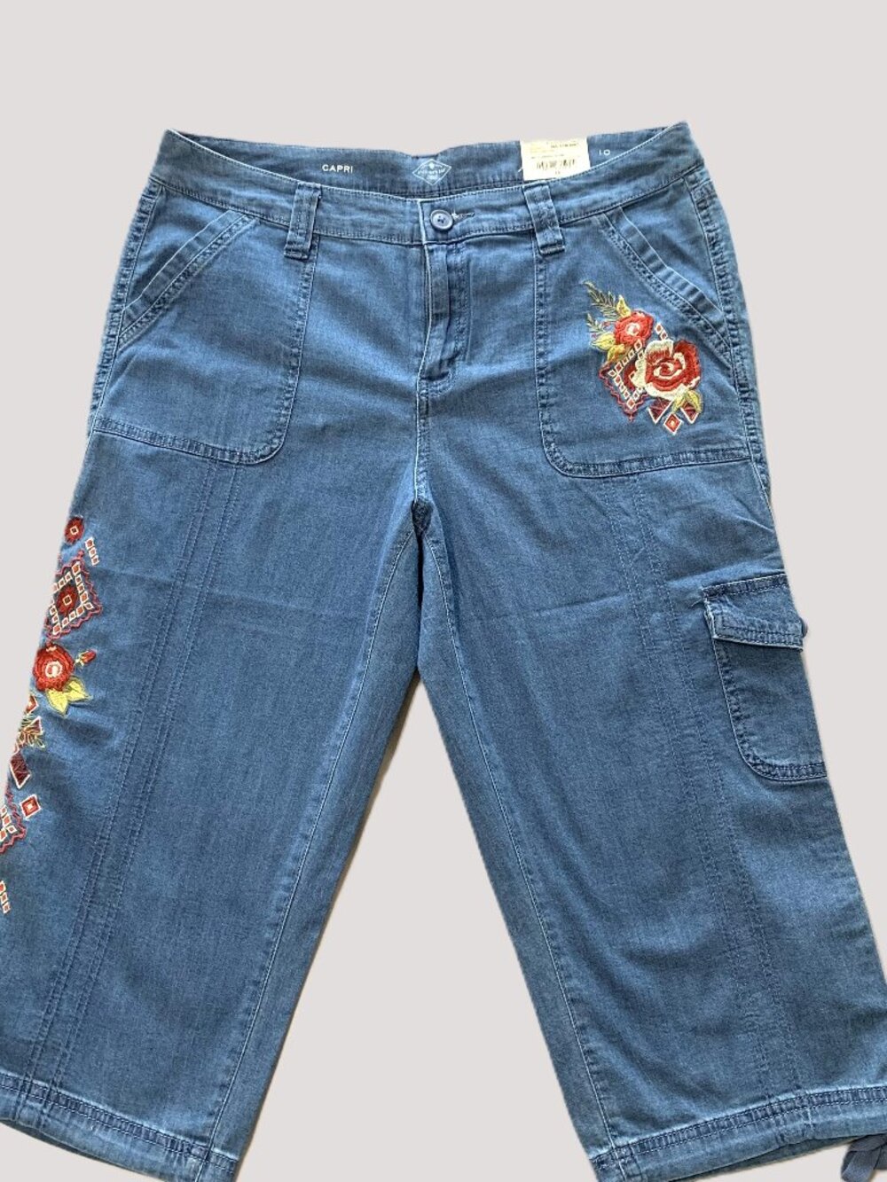 Brand New St John's Bay Jeans Cargo Capri Women Lightweight Embroidered Size 10